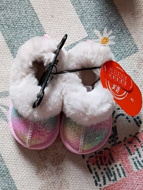 NWT Wonder Nation Pastel Sparkly Rainbow Fur Trimmed Slippers